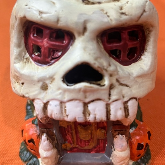 White and Red Skull Decor - Picture 2 of 14